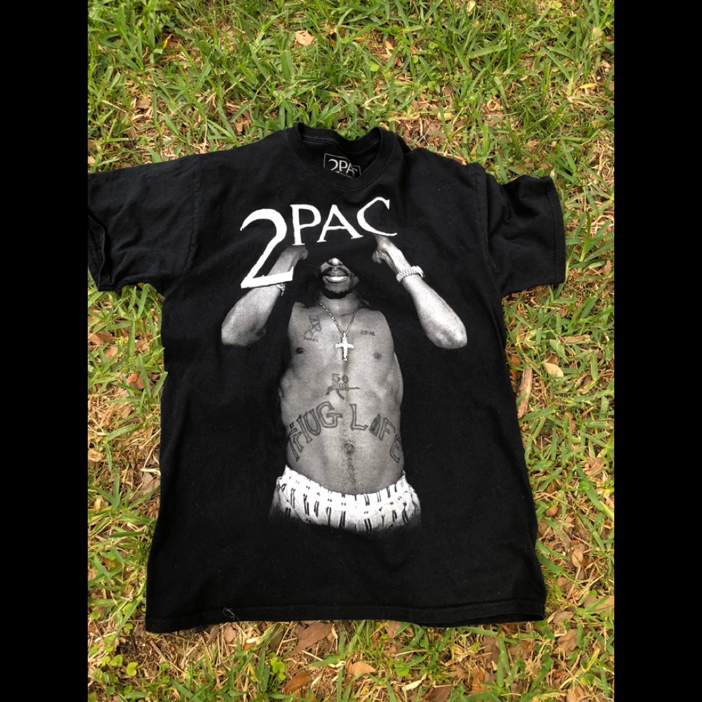 2 PAC ..... medium!!!!!!!!!!!!!!!!!!!!!!!!